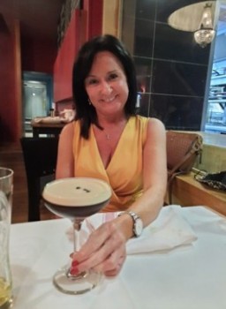 Make New Friends Belfast, Elaine, 52 years old