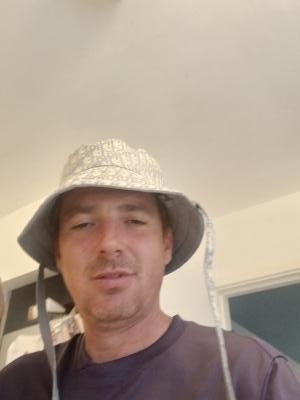 Make New Friends Bootle, Ryan, 37 years old