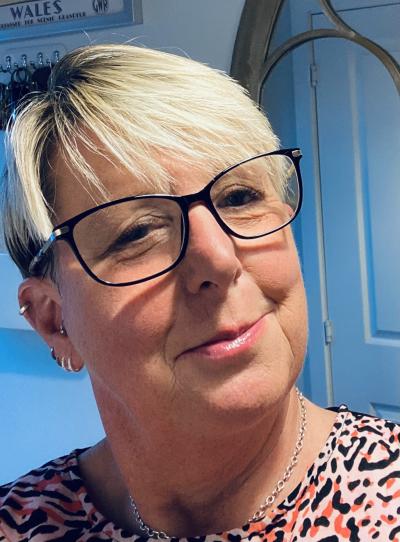 Make New Friends Bridgend, Ruth, 64 years old
