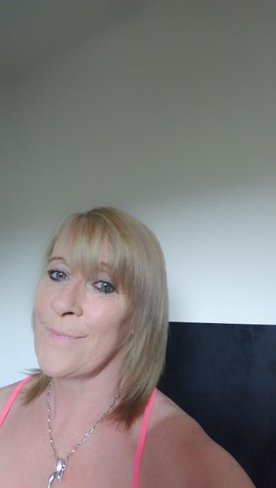 Make New Friends Clydebank, Dunbartonshire, Angela, 59 years old