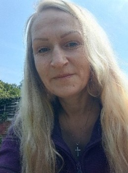 Make New Friends Coven Heath, Elle, 47 years old