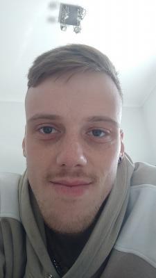 Make New Friends Dalston, Pijus, 29 years old