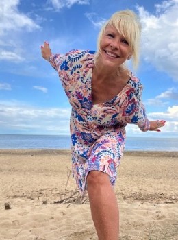 Make New Friends Dunstable, Suz, 54 years old