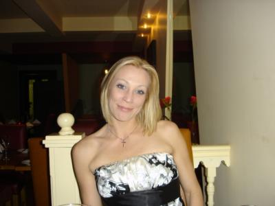 Make New Friends Elgin, Luci, 46 years old