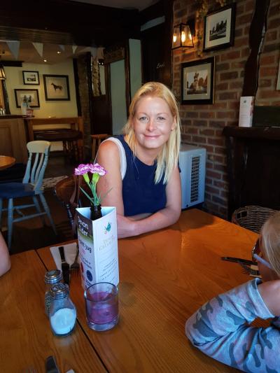 Make New Friends Exeter, Hannah, 41 years old