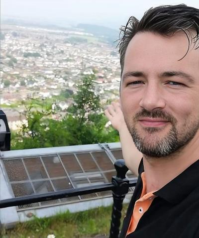 Make New Friends Falkirk, Sean, 36 years old