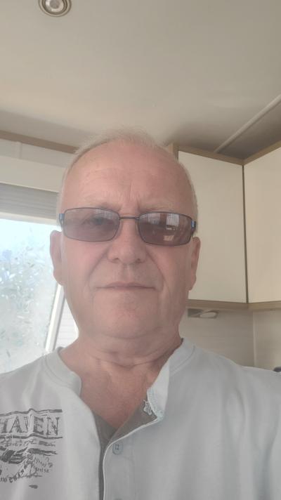 Make New Friends Fleetwood, Gary, 69 years old
