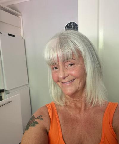 Make New Friends Glasgow, Julie, 63 years old