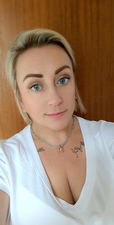 Make New Friends Inverness, Inverness-shire, Laura, 44 years old