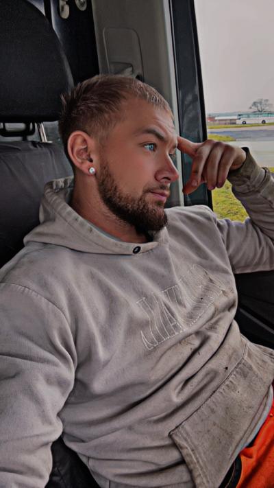 Make New Friends Ipswich, Charlie, 27 years old