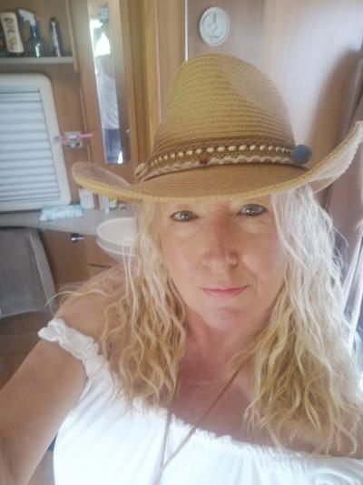 Make New Friends Kingswinford, Debra, 61 years old