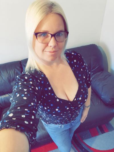Make New Friends Rugby, Roxanne, 36 years old