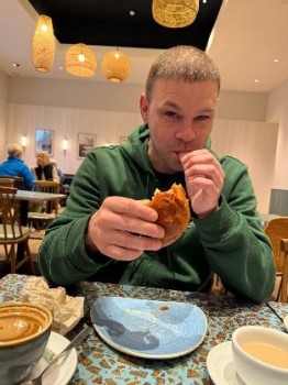 Make New Friends Sawbridgeworth, Michael, 35 years old