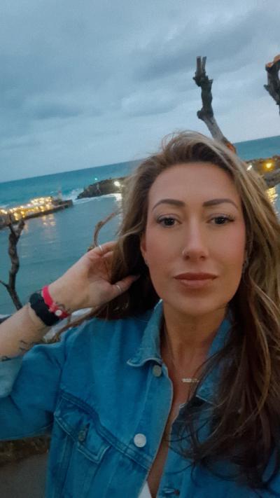 Make New Friends Sunderland, Lauren, 40 years old