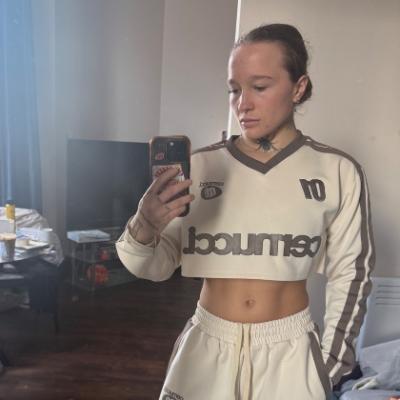 Make New Friends Tunstall, Matilda, 21 years old