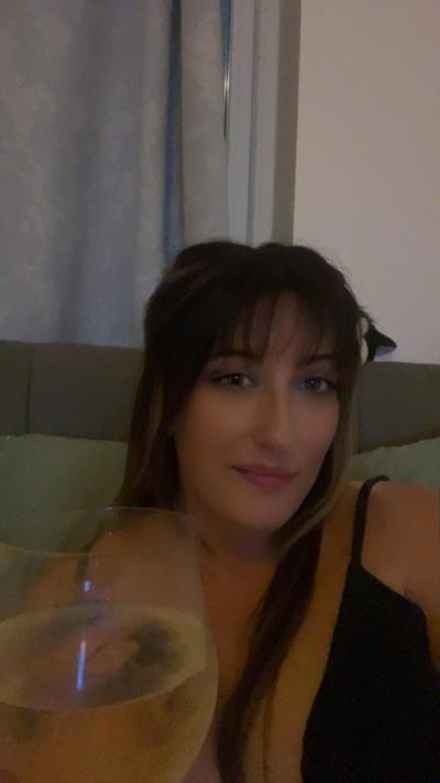 Make New Friends Winchester, Tess, 38 years old