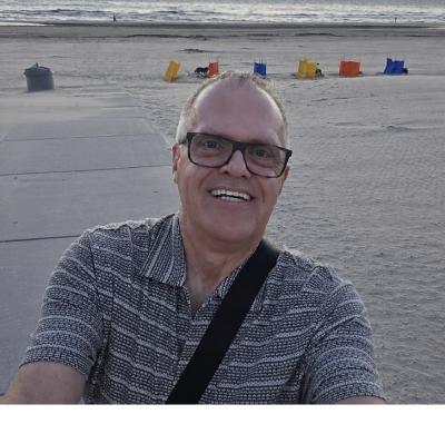 Make New Friends Wrotham, Stephen, 58 years old